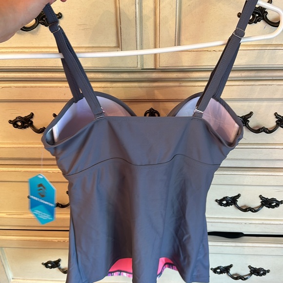 Tankini w/ adjustable straps .Molded cups with underwire. medium. Pink/gray - Picture 2 of 3